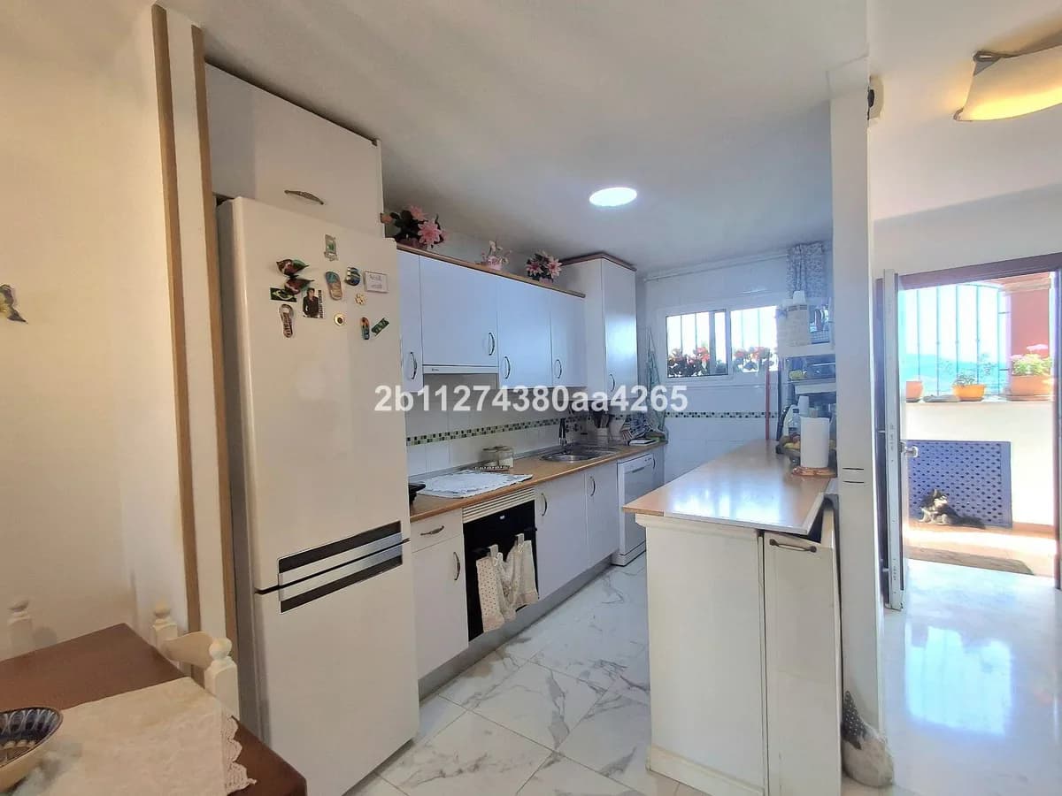 2 Bedroom Middle Floor Apartment for Sale in Riviera del Sol, Málaga - Image 6