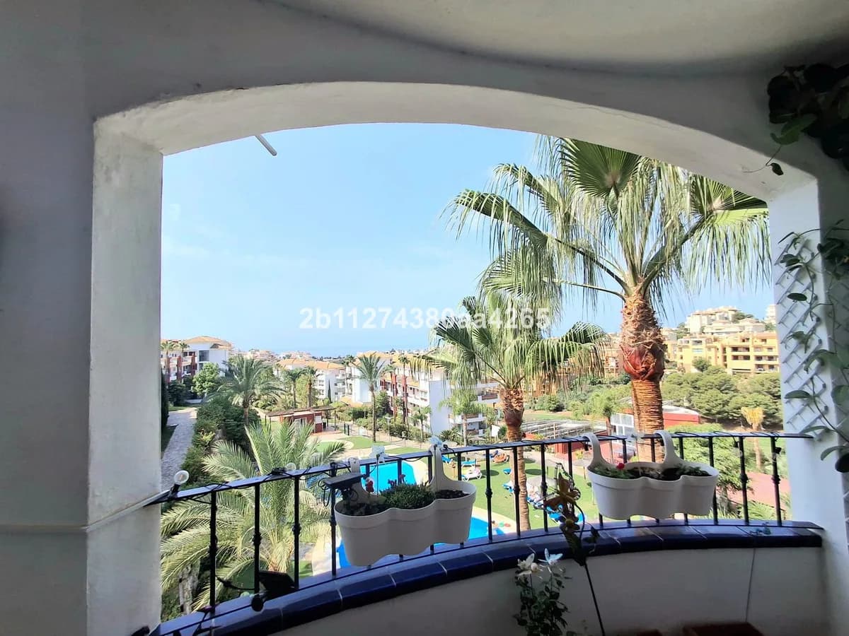 2 Bedroom Middle Floor Apartment for Sale in Riviera del Sol, Málaga - Image 8