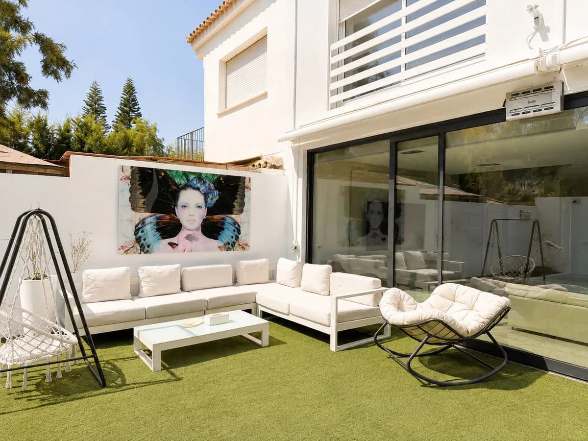 3 Bedroom Semi-Detached House for Sale in Nueva Andalucía, Málaga - Image 2