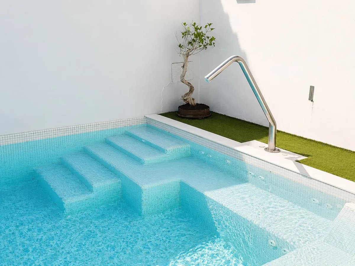 3 Bedroom Semi-Detached House for Sale in Nueva Andalucía, Málaga - Image 7