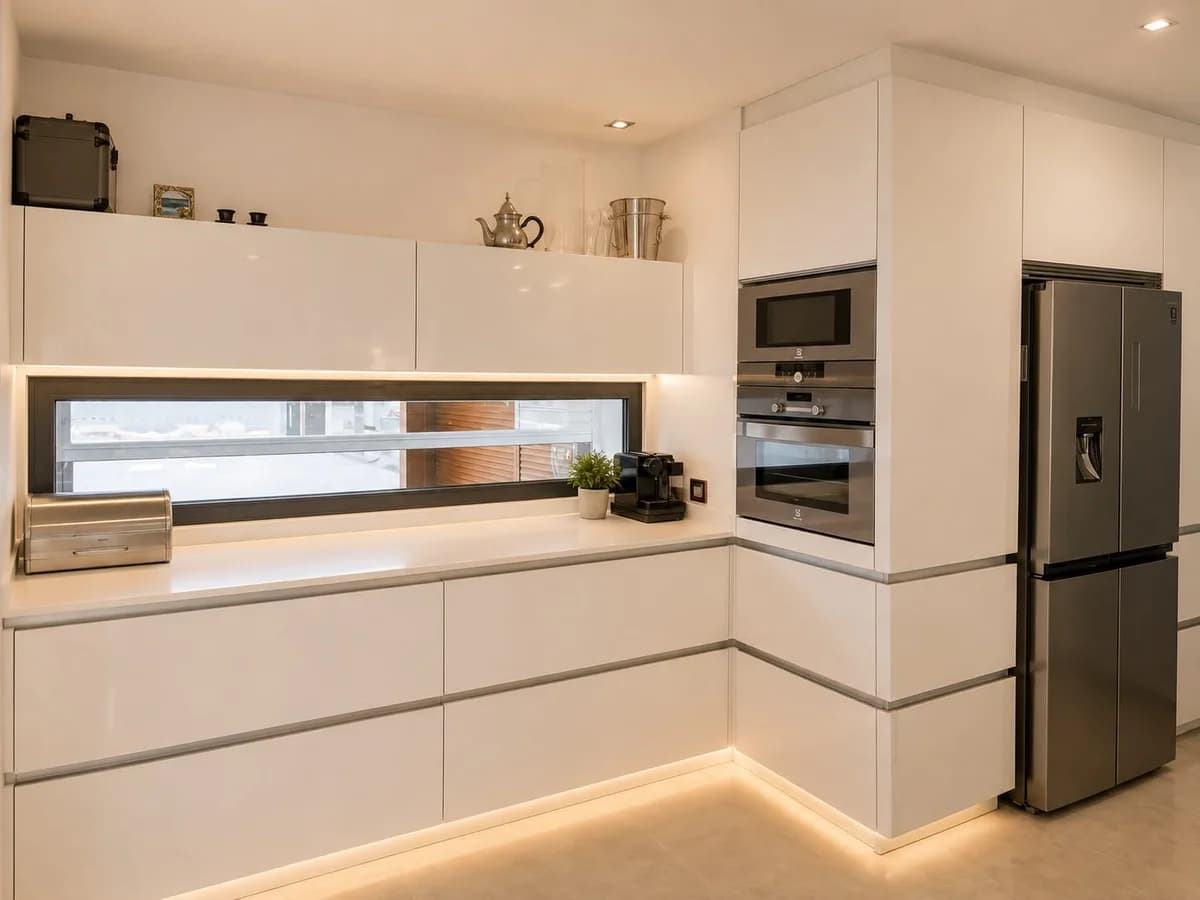 3 Bedroom Semi-Detached House for Sale in Nueva Andalucía, Málaga - Image 9
