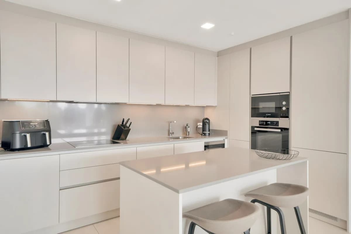2 Bedroom Middle Floor Apartment for Sale in La Quinta, Málaga - Image 3
