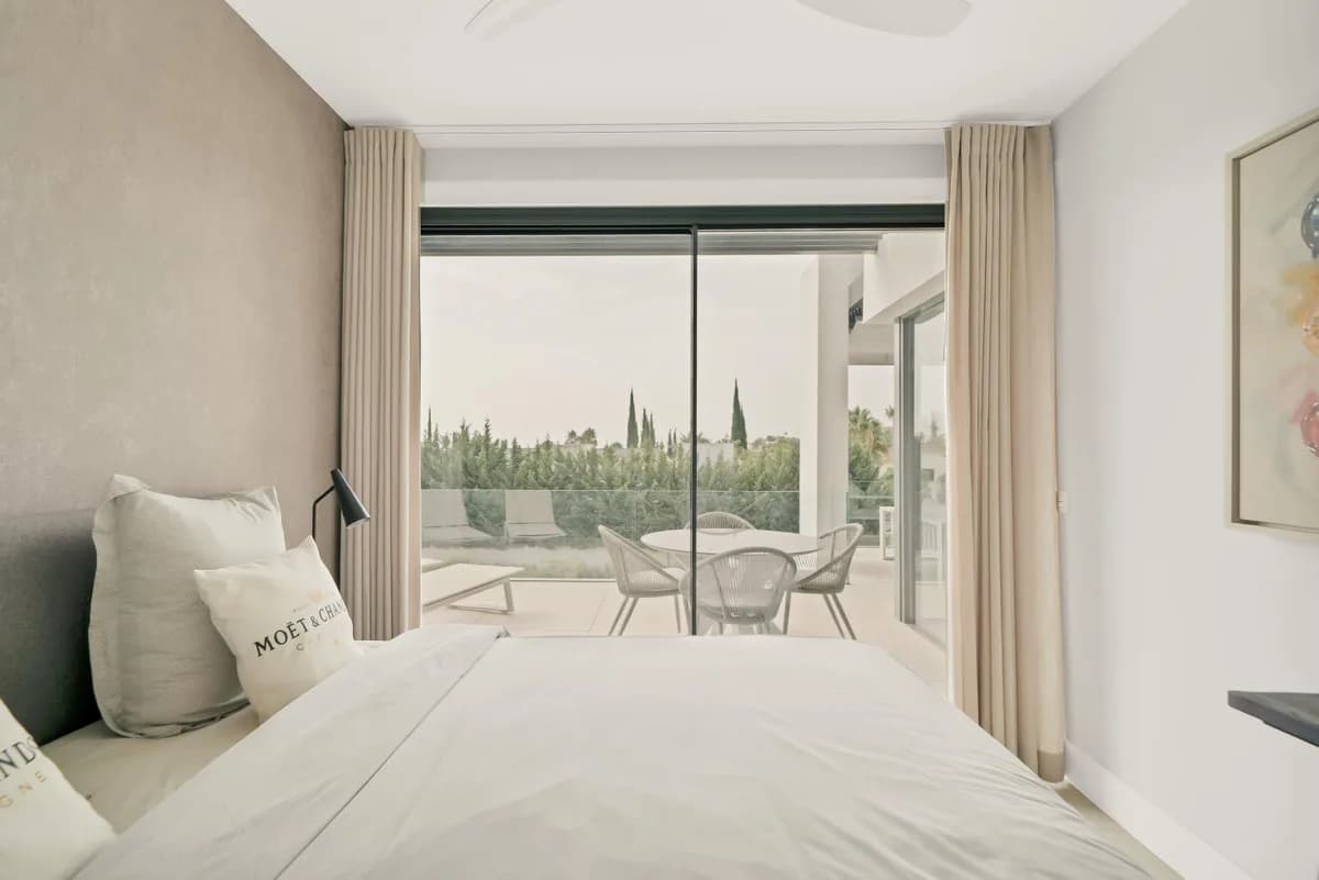 2 Bedroom Middle Floor Apartment for Sale in La Quinta, Málaga - Image 6