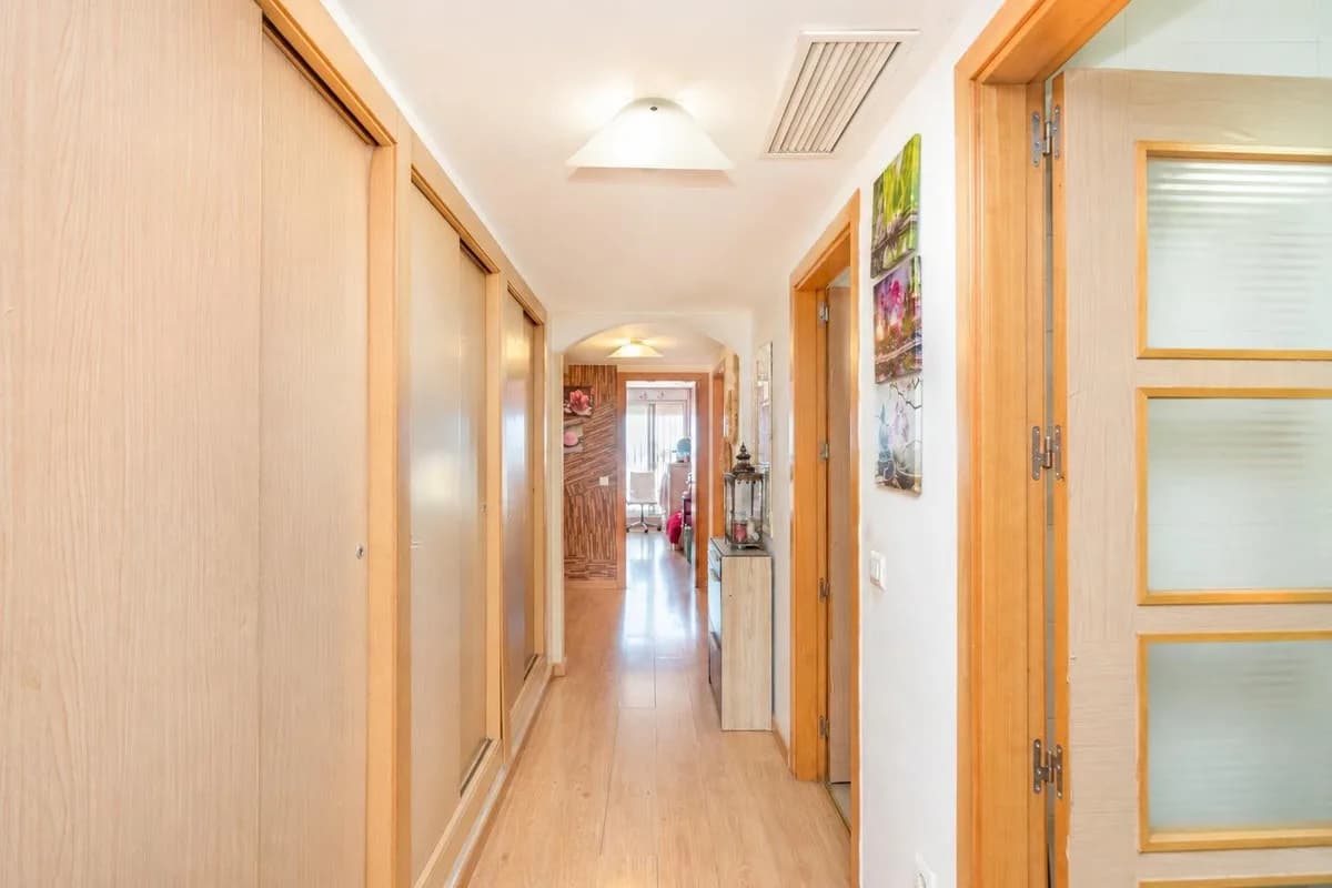 2 Bedroom Middle Floor Apartment for Sale in Marbella, Málaga - Image 5
