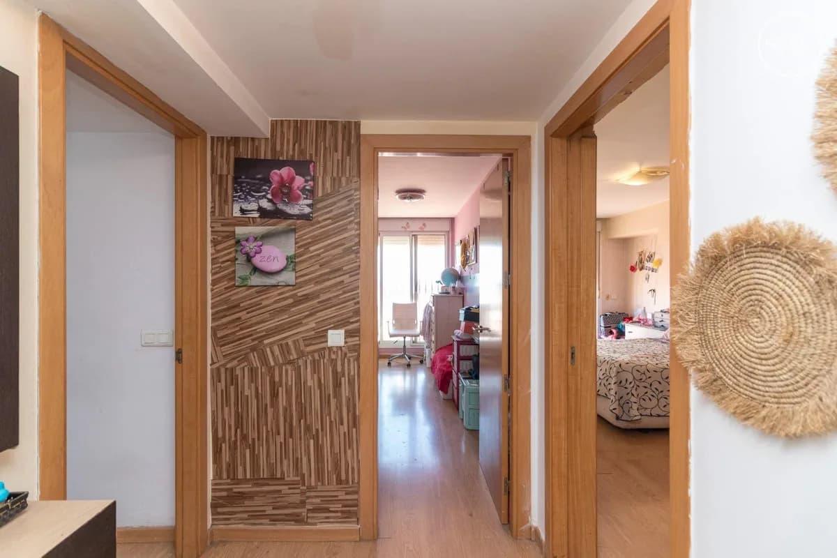 2 Bedroom Middle Floor Apartment for Sale in Marbella, Málaga - Image 6