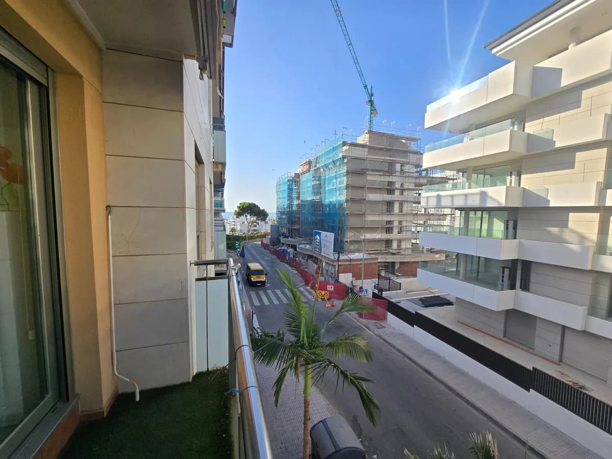 1 Bedroom Middle Floor Apartment for Sale in Benalmadena, Málaga - Image 3