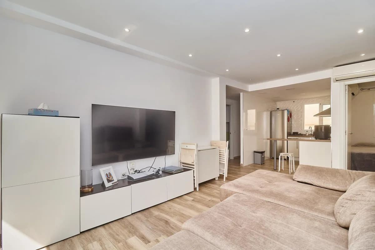 3 Bedroom Middle Floor Apartment for Sale in Fuengirola, Málaga - Image 4