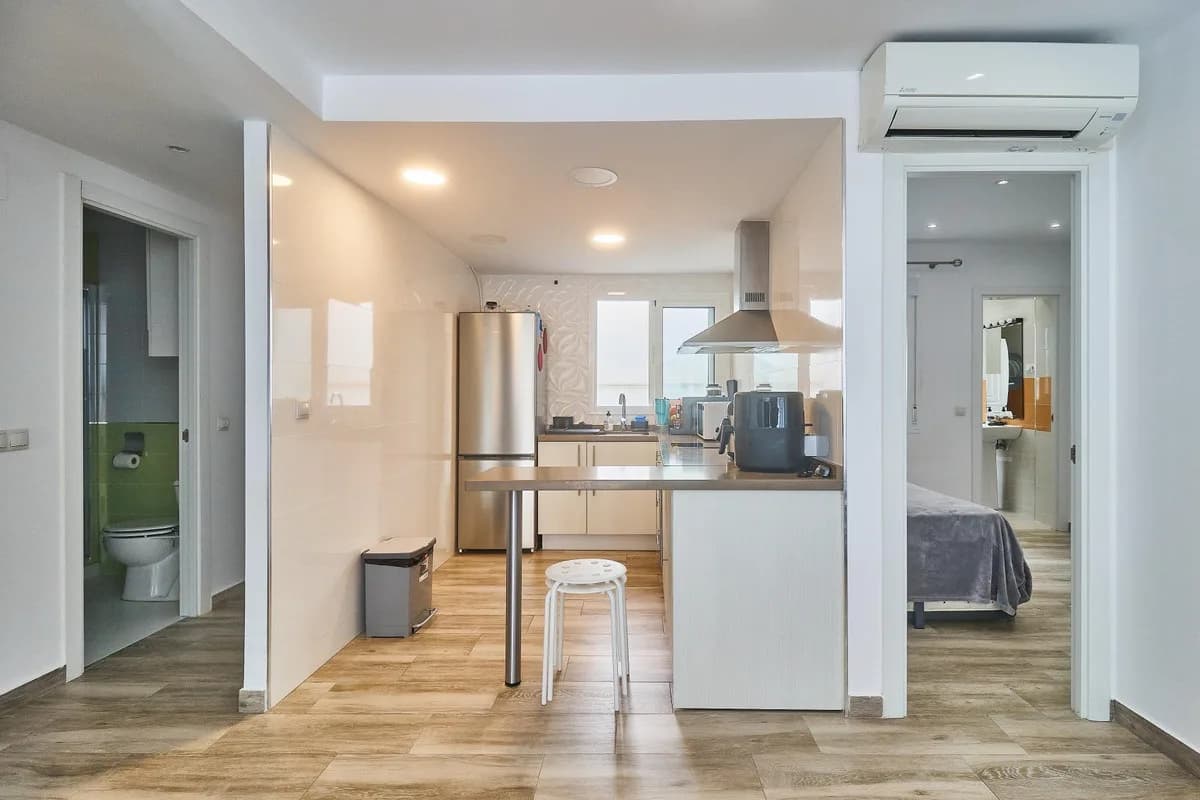 3 Bedroom Middle Floor Apartment for Sale in Fuengirola, Málaga - Image 5