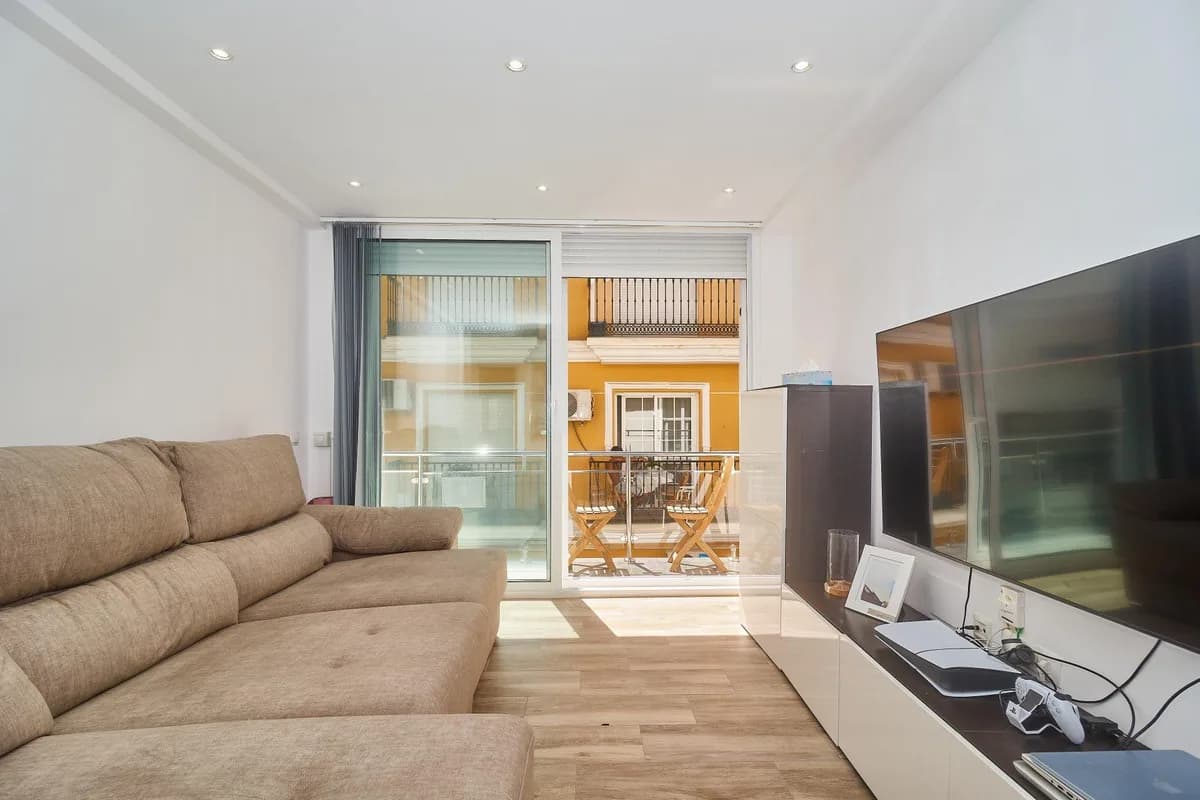3 Bedroom Middle Floor Apartment for Sale in Fuengirola, Málaga - Image 8