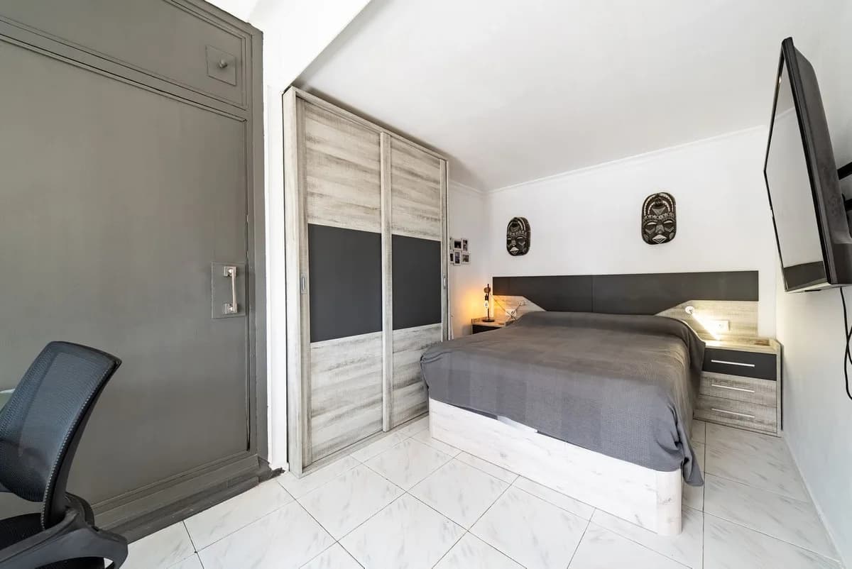 1 Bedroom Middle Floor Apartment for Sale in Marbella, Málaga - Image 3