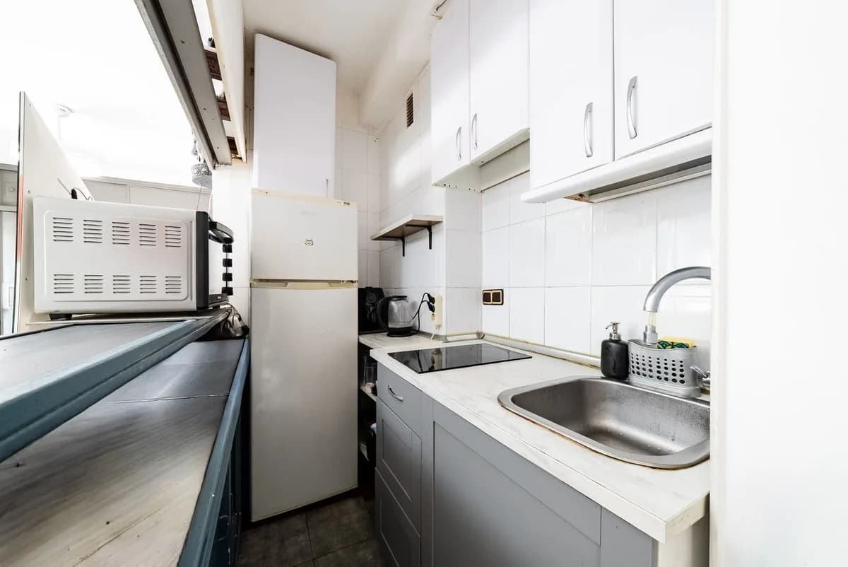 1 Bedroom Middle Floor Apartment for Sale in Marbella, Málaga - Image 9