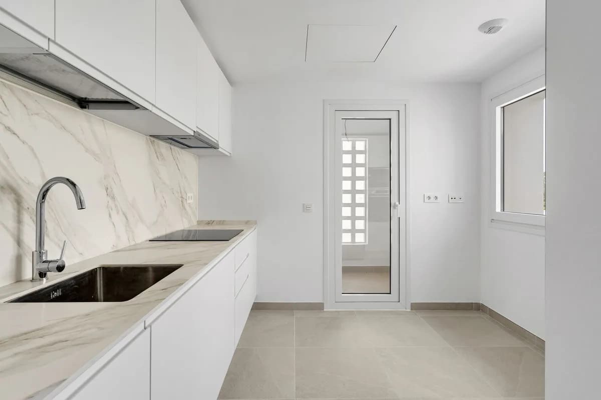 3 Bedroom Middle Floor Apartment for Sale in La Cala de Mijas, Málaga - Image 3