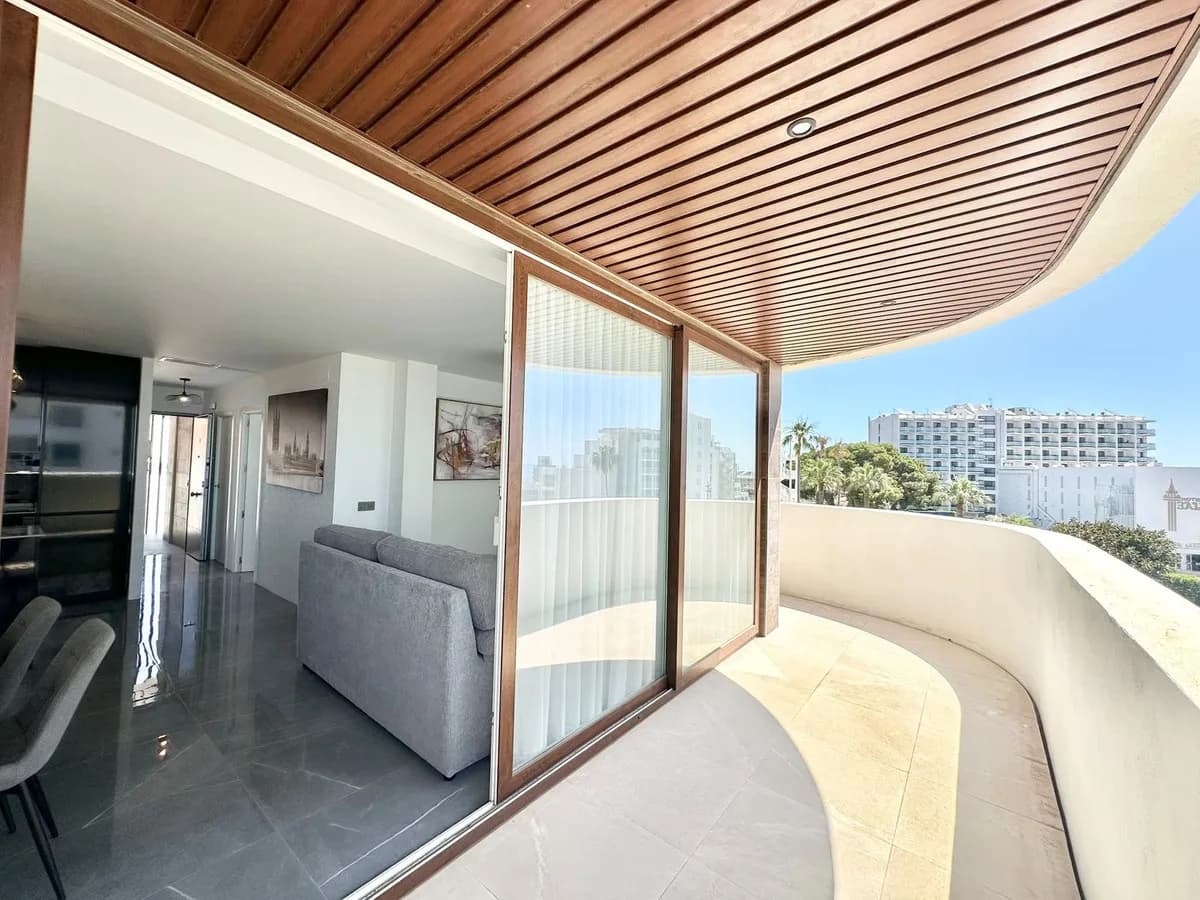 2 Bedroom Middle Floor Apartment for Sale in Benalmadena Costa, Málaga