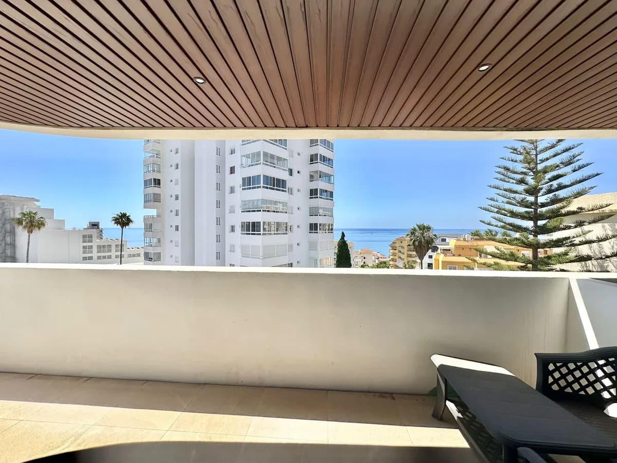 2 Bedroom Middle Floor Apartment for Sale in Benalmadena Costa, Málaga - Image 2