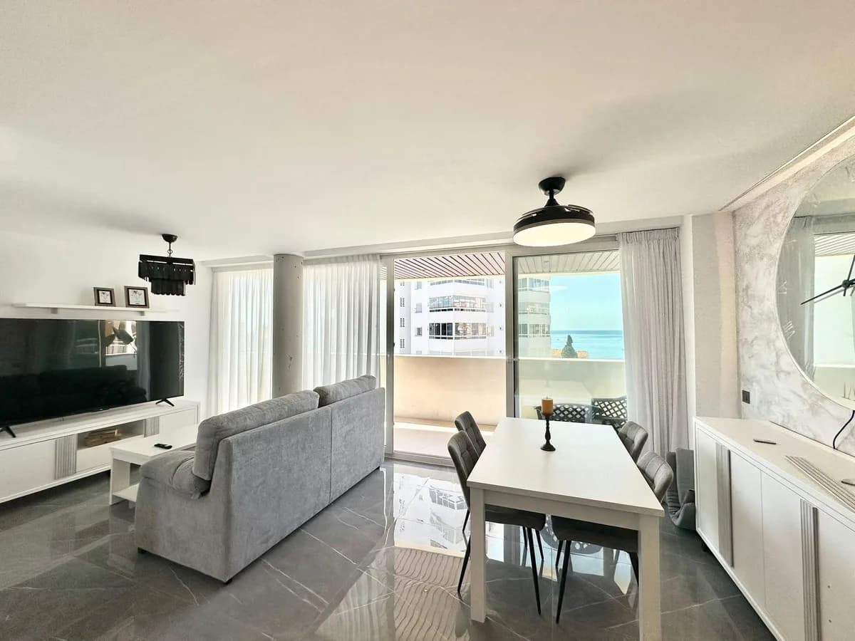 2 Bedroom Middle Floor Apartment for Sale in Benalmadena Costa, Málaga - Image 5