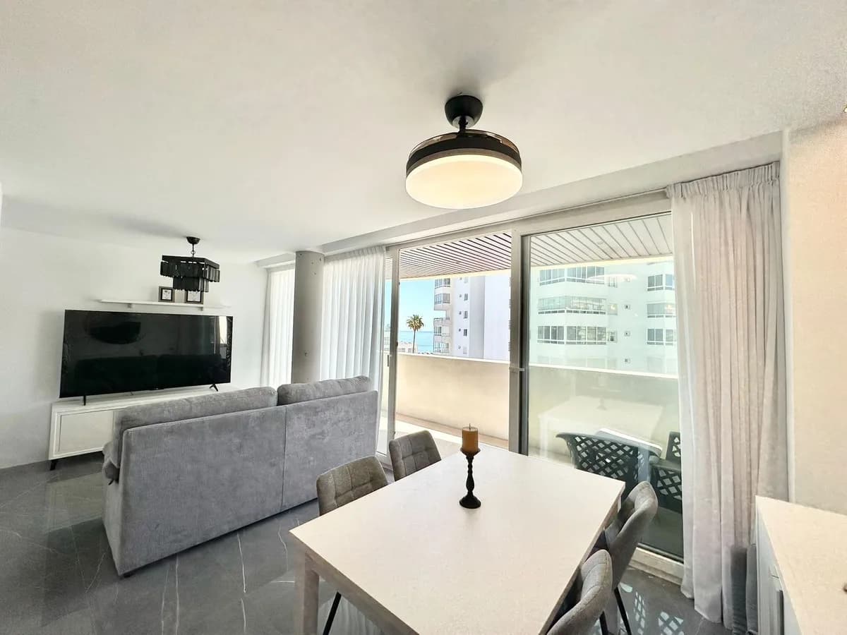 2 Bedroom Middle Floor Apartment for Sale in Benalmadena Costa, Málaga - Image 6