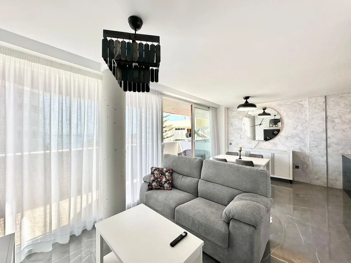 2 Bedroom Middle Floor Apartment for Sale in Benalmadena Costa, Málaga - Image 7