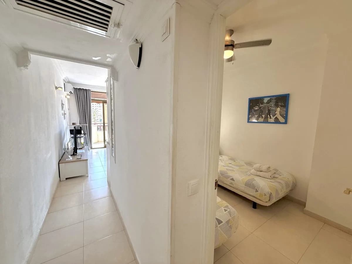 1 Bedroom Middle Floor Studio for Sale in Fuengirola, Málaga - Image 3