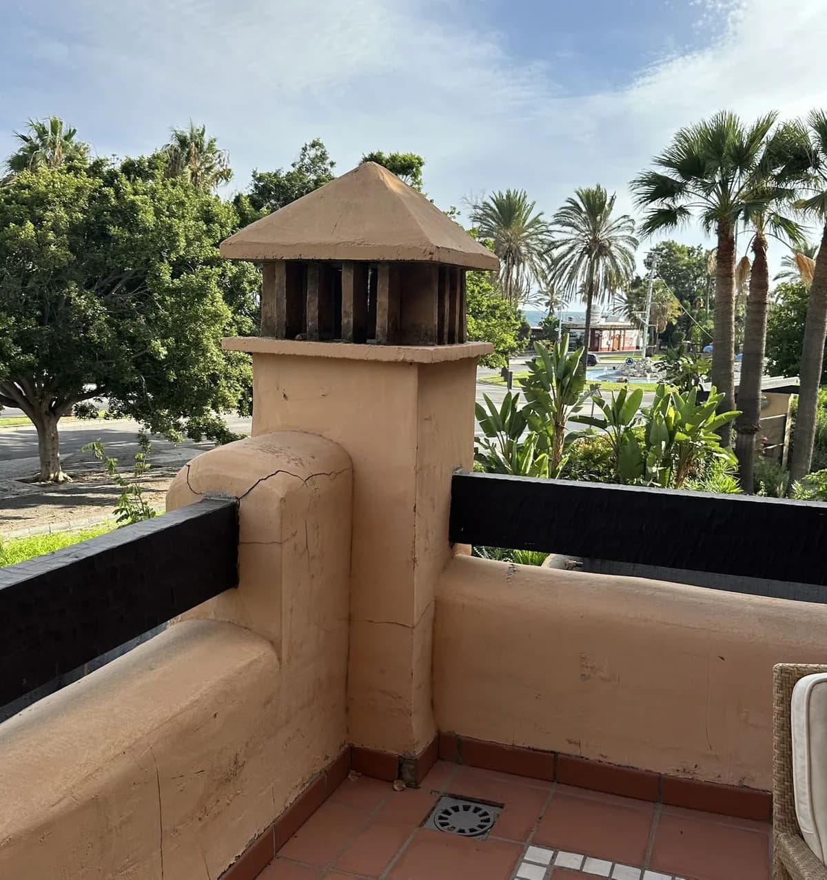 2 Bedroom Middle Floor Apartment for Sale in San Pedro de Alcántara, Málaga - Image 3