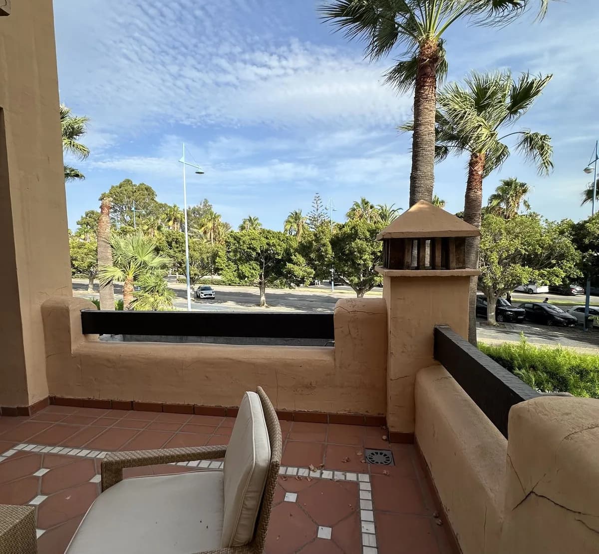 2 Bedroom Middle Floor Apartment for Sale in San Pedro de Alcántara, Málaga - Image 4