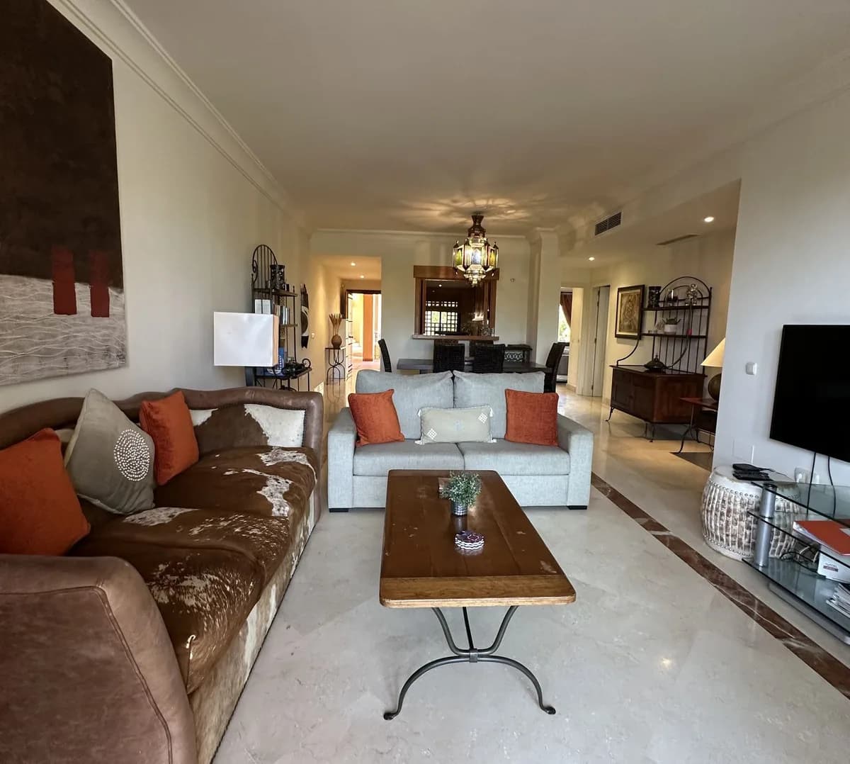 2 Bedroom Middle Floor Apartment for Sale in San Pedro de Alcántara, Málaga - Image 6