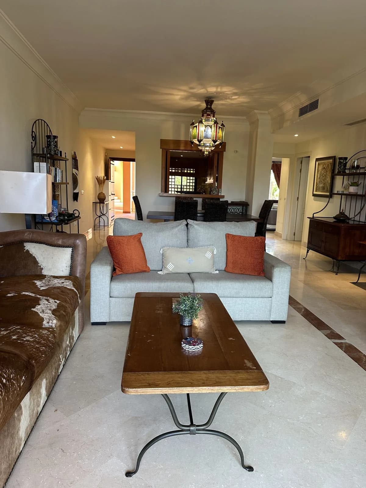 2 Bedroom Middle Floor Apartment for Sale in San Pedro de Alcántara, Málaga - Image 7