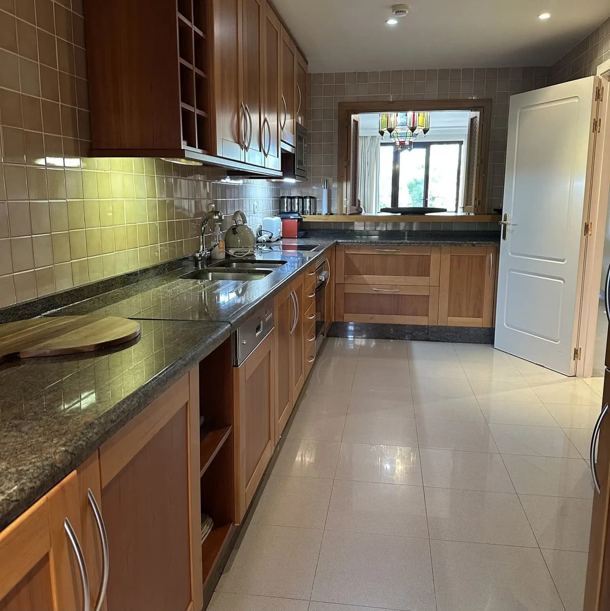 2 Bedroom Middle Floor Apartment for Sale in San Pedro de Alcántara, Málaga - Image 9