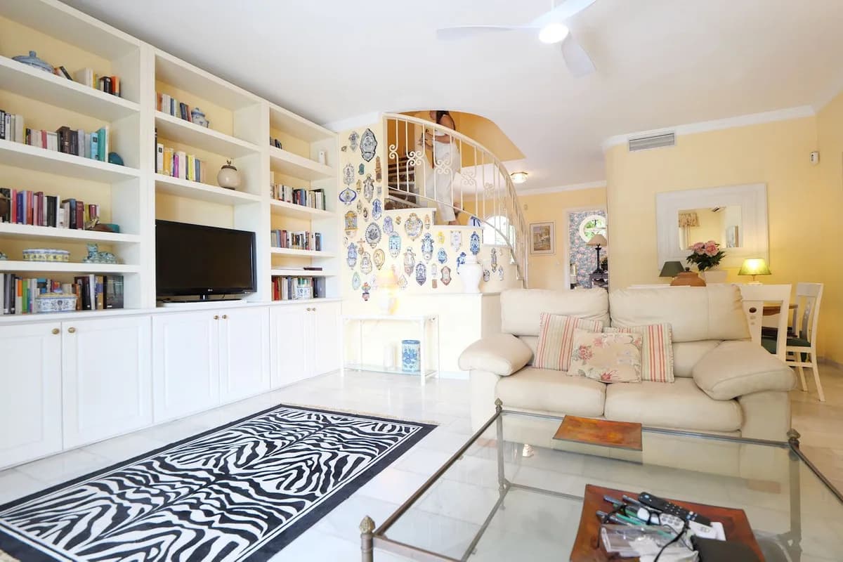 5 Bedroom Townhouse for Sale in Puerto de Cabopino, Málaga - Image 3