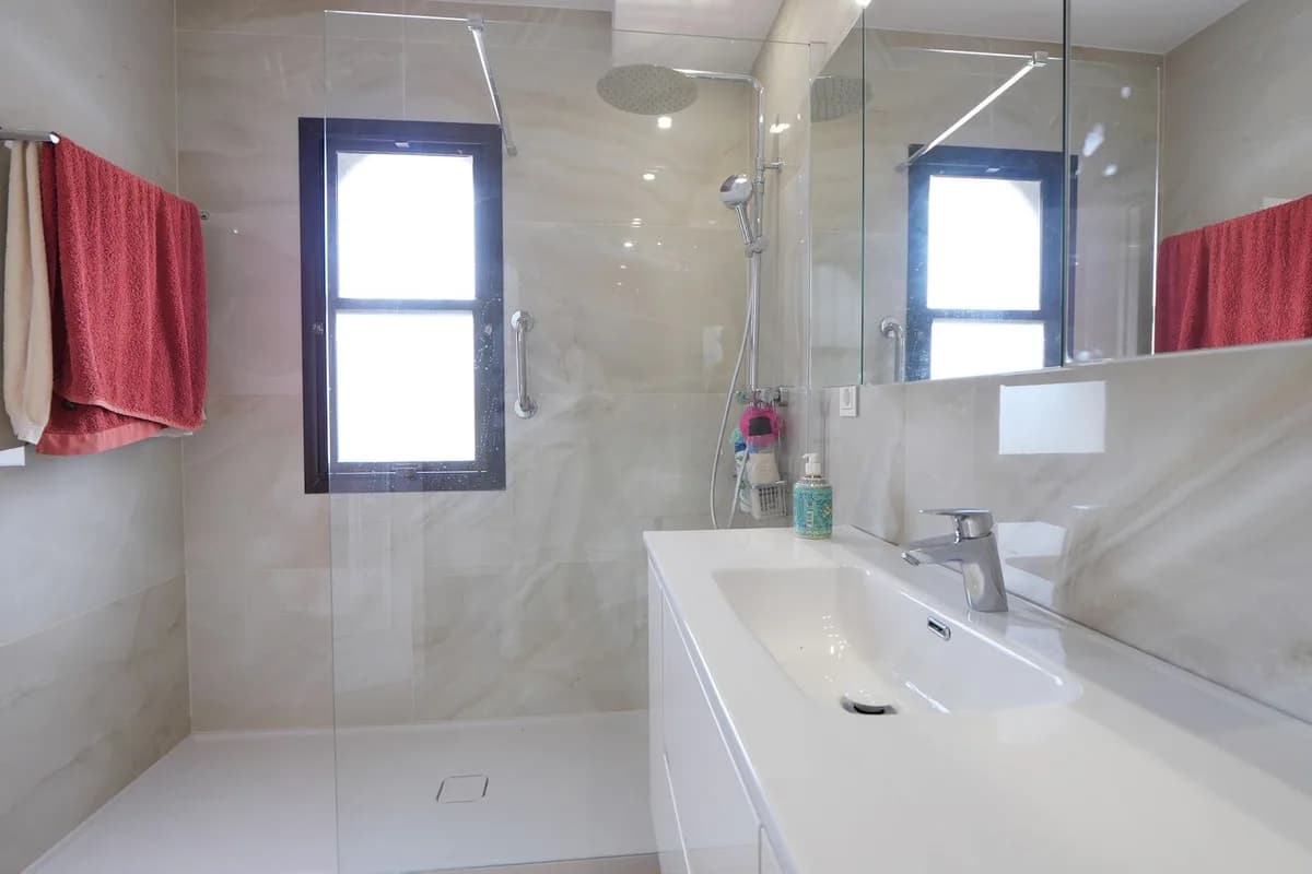 5 Bedroom Townhouse for Sale in Puerto de Cabopino, Málaga - Image 4