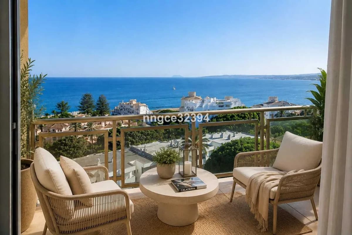 3 Bedroom Top Floor Apartment for Sale in Estepona, Málaga
