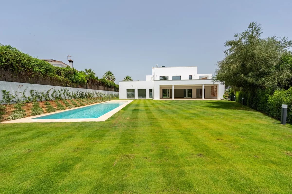 6 Bedroom Detached Villa for Sale in Sotogrande Costa, Cádiz - Image 3