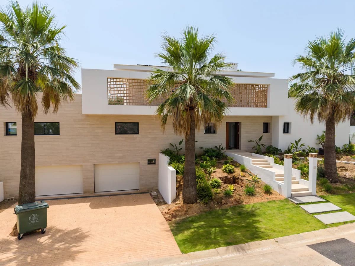 6 Bedroom Detached Villa for Sale in Sotogrande Costa, Cádiz - Image 4