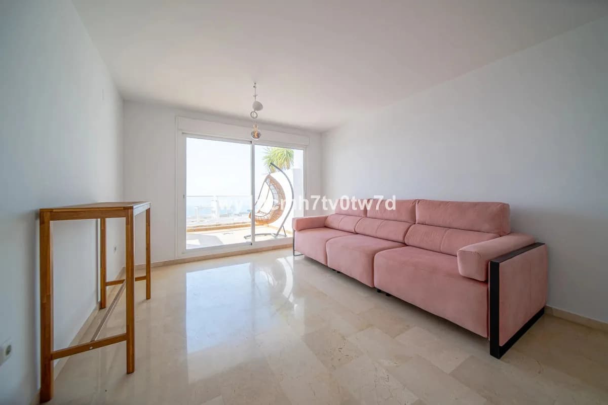 2 Bedroom Middle Floor Apartment for Sale in Benalmadena, Málaga - Image 2