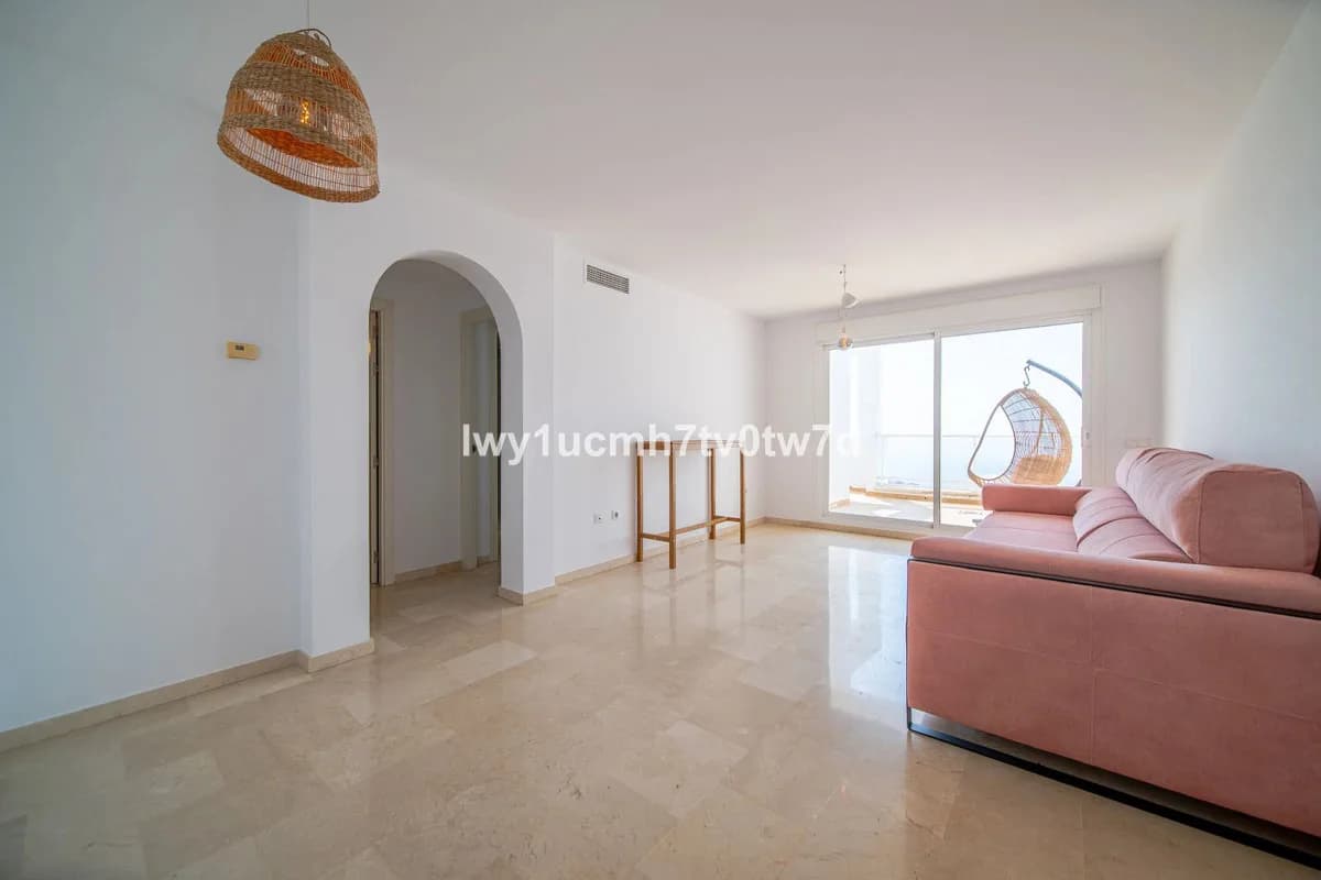 2 Bedroom Middle Floor Apartment for Sale in Benalmadena, Málaga - Image 4