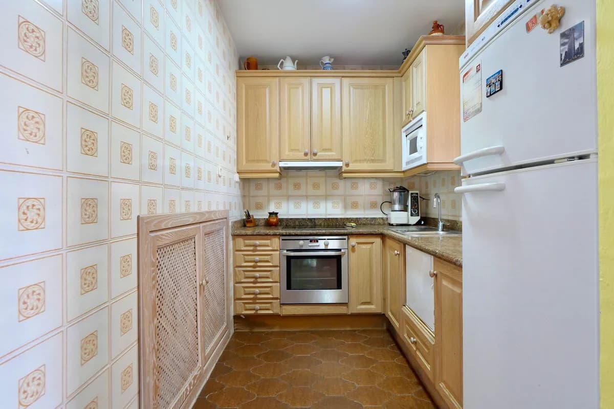 3 Bedroom Middle Floor Apartment for Sale in Puerto de Cabopino, Málaga - Image 7