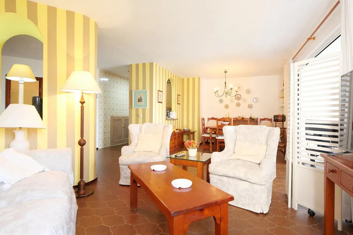 3 Bedroom Middle Floor Apartment for Sale in Puerto de Cabopino, Málaga - Image 8