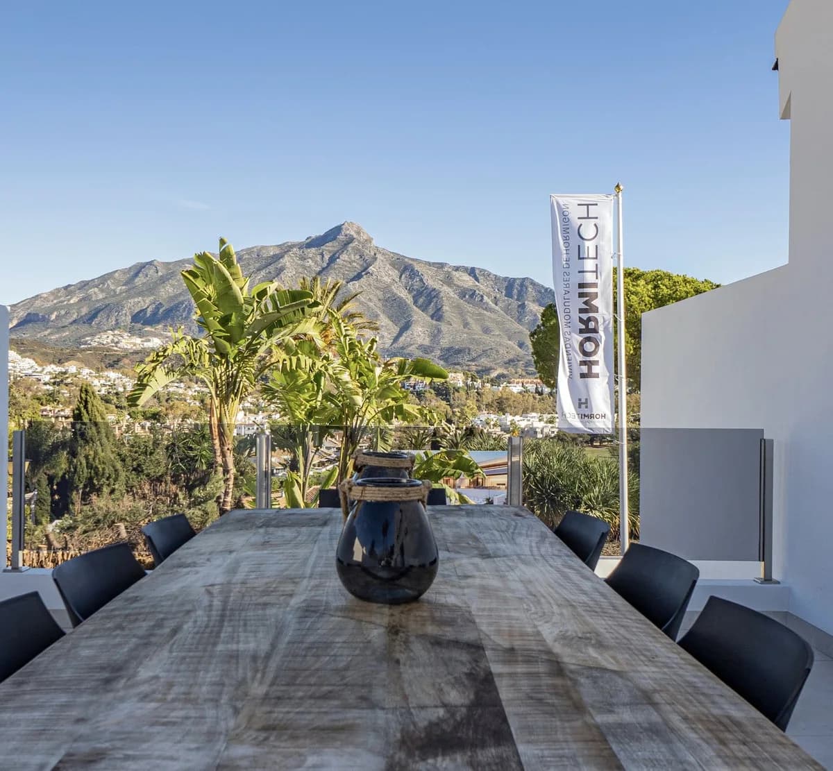 4 Bedroom Detached Villa for Sale in Nueva Andalucía, Málaga - Image 9