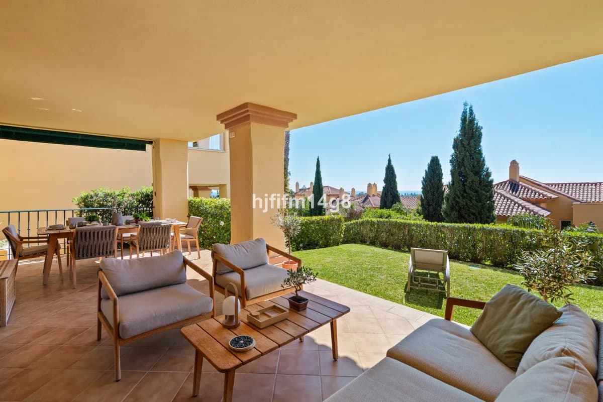 2 Bedroom Ground Floor Apartment for Sale in Nueva Andalucía, Málaga