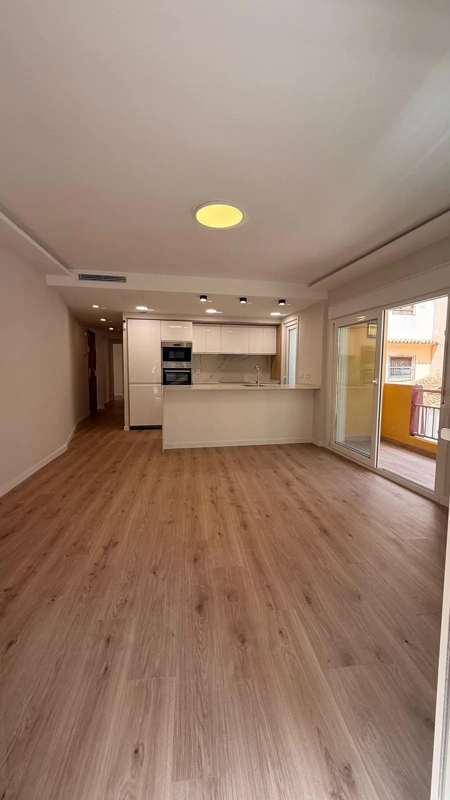3 Bedroom Middle Floor Apartment for Sale in Fuengirola, Málaga - Image 4