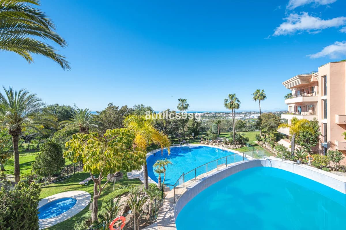 3 Bedroom Ground Floor Apartment for Sale in Nueva Andalucía, Málaga