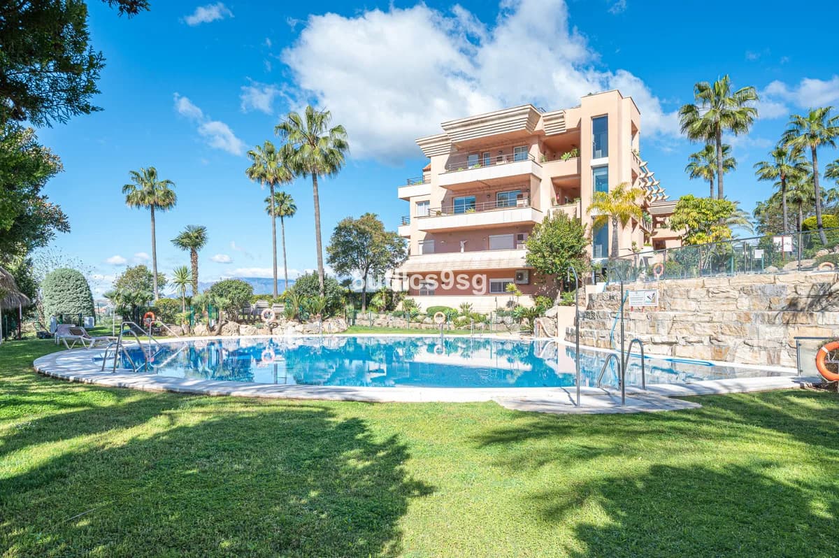 3 Bedroom Ground Floor Apartment for Sale in Nueva Andalucía, Málaga - Image 2