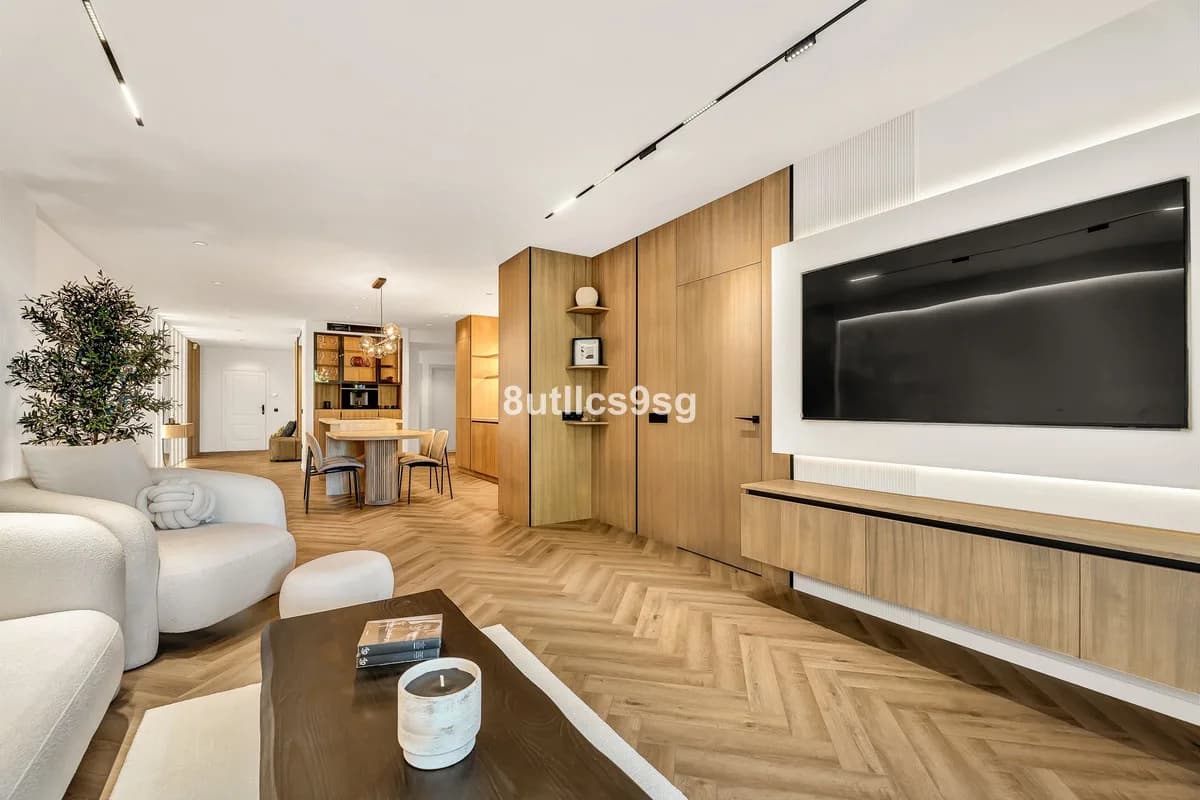 3 Bedroom Ground Floor Apartment for Sale in Nueva Andalucía, Málaga - Image 7