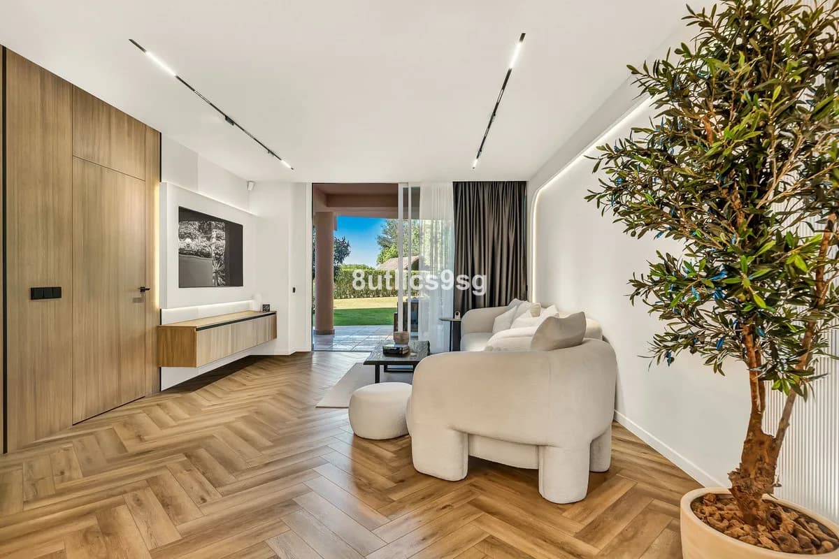 3 Bedroom Ground Floor Apartment for Sale in Nueva Andalucía, Málaga - Image 8