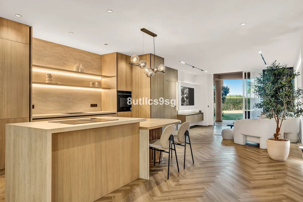 3 Bedroom Ground Floor Apartment for Sale in Nueva Andalucía, Málaga - Image 9