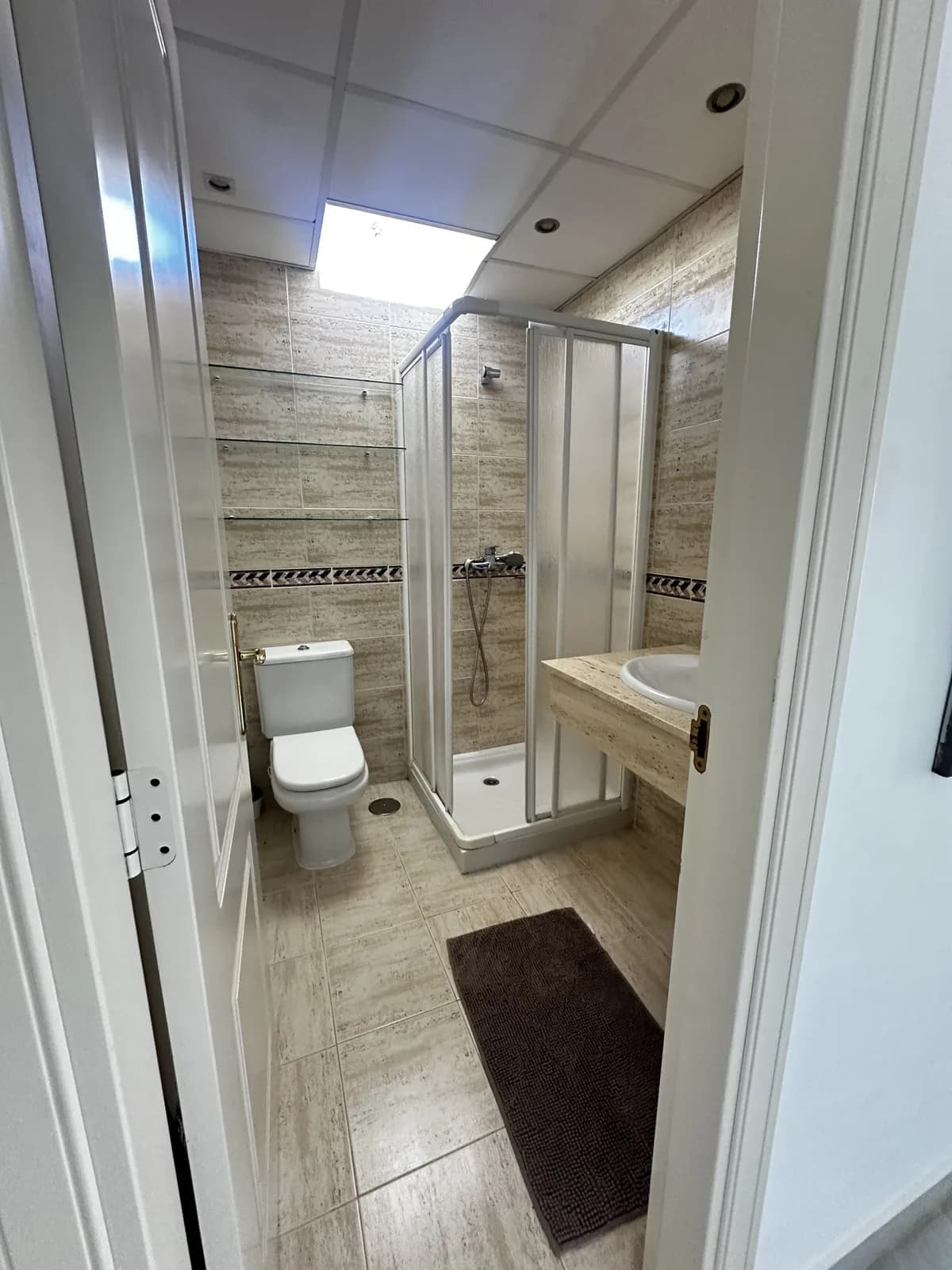 2 Bedroom Middle Floor Apartment for Sale in Nueva Andalucía, Málaga - Image 6