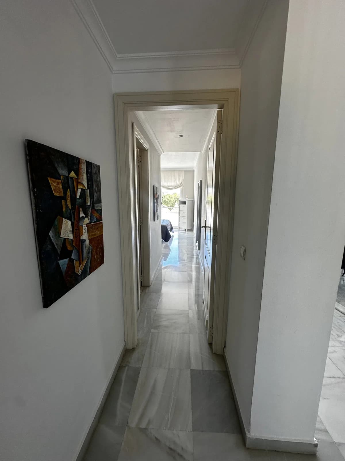 2 Bedroom Middle Floor Apartment for Sale in Nueva Andalucía, Málaga - Image 7