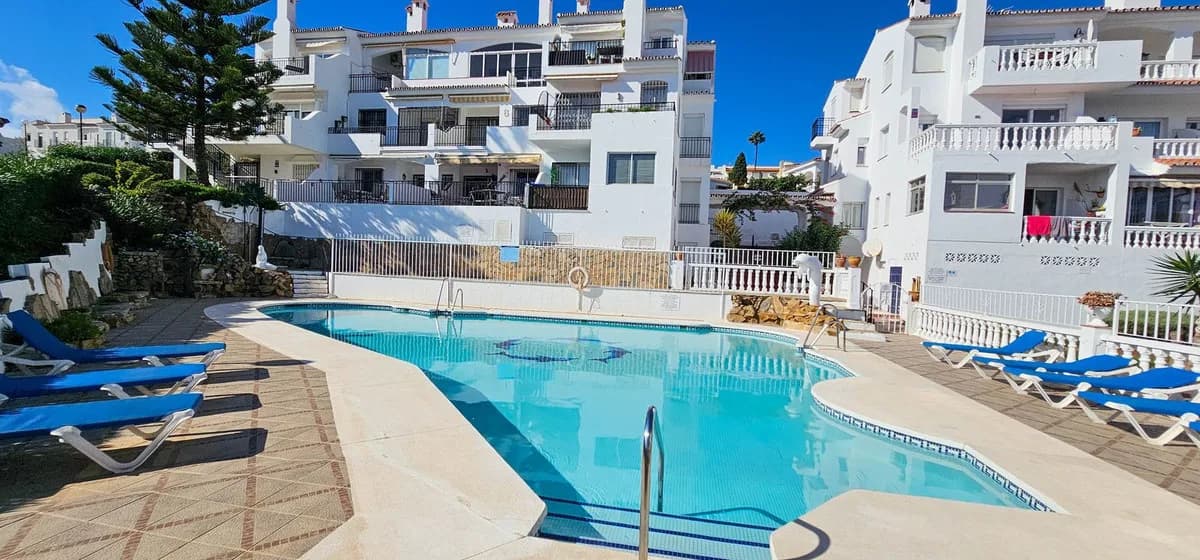 2 Bedroom Ground Floor Apartment for Sale in La Duquesa, Málaga - Image 3