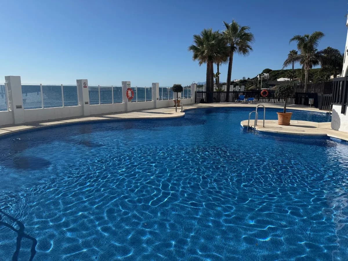 2 Bedroom Middle Floor Apartment for Sale in Calahonda, Málaga - Image 7
