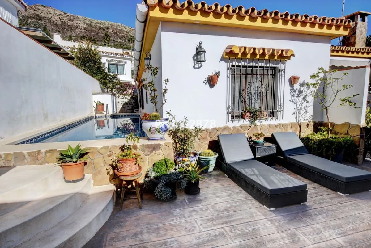 3 Bedroom Detached Villa for Sale in Benalmadena, Málaga - Image 3