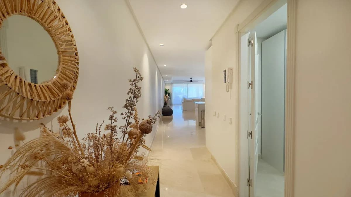 4 Bedroom Ground Floor Apartment for Sale in Los Monteros, Málaga - Image 6